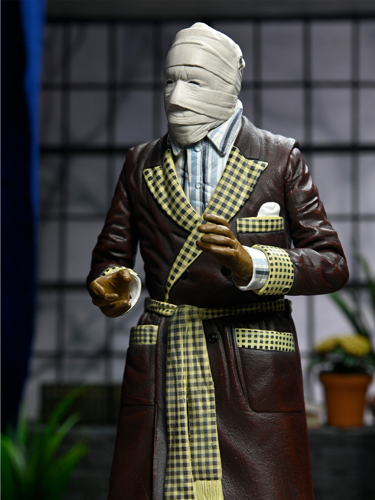 INVISIBLE MAN ULTIMATE UNIVERSAL MONSTERS FIGURE "KEMP HOUSE" (COLOUR) - 7" SCALE ACTION FIGURE