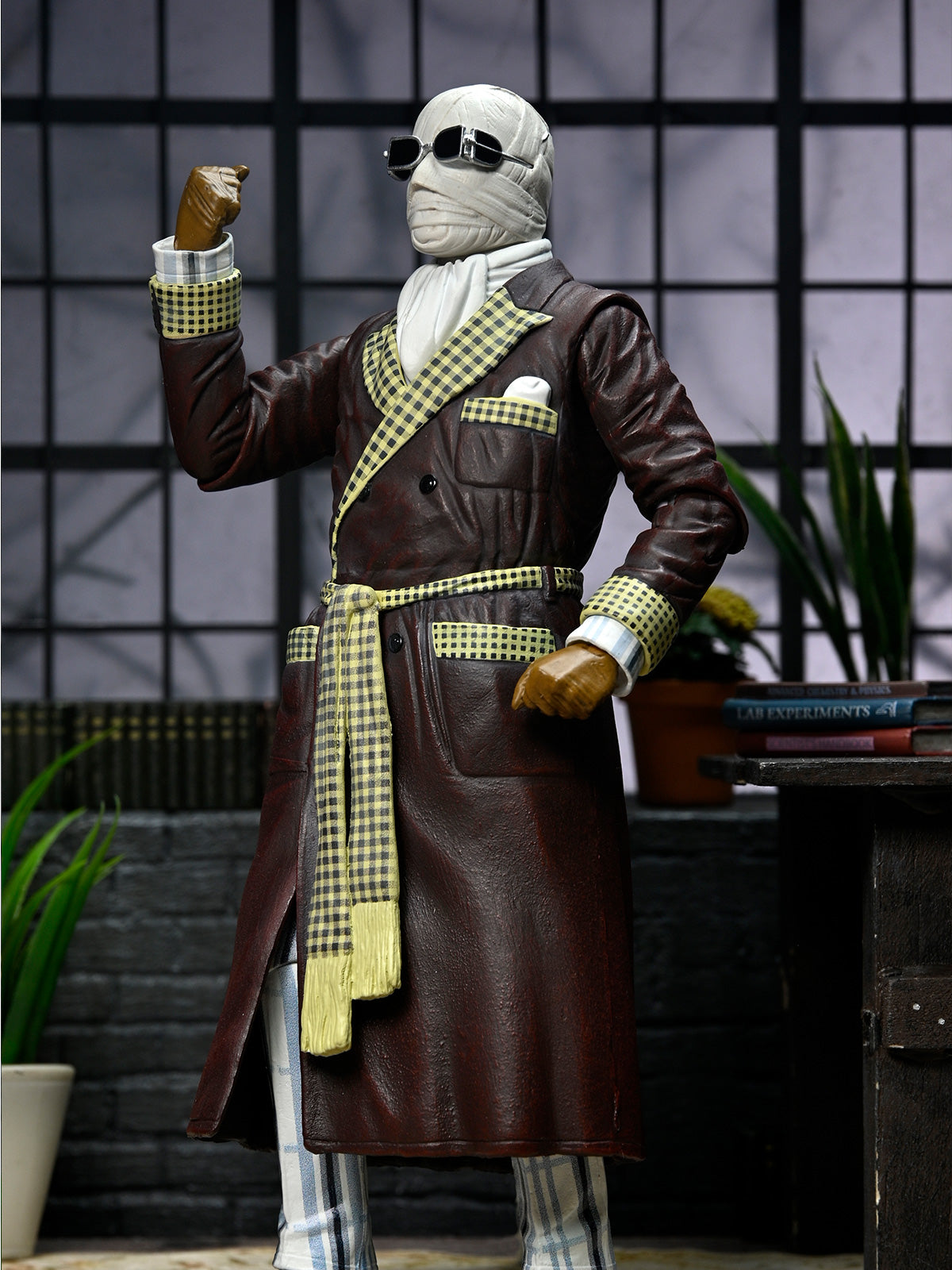 INVISIBLE MAN ULTIMATE UNIVERSAL MONSTERS FIGURE &quot;KEMP HOUSE&quot; (COLOUR) - 7&quot; SCALE ACTION FIGURE