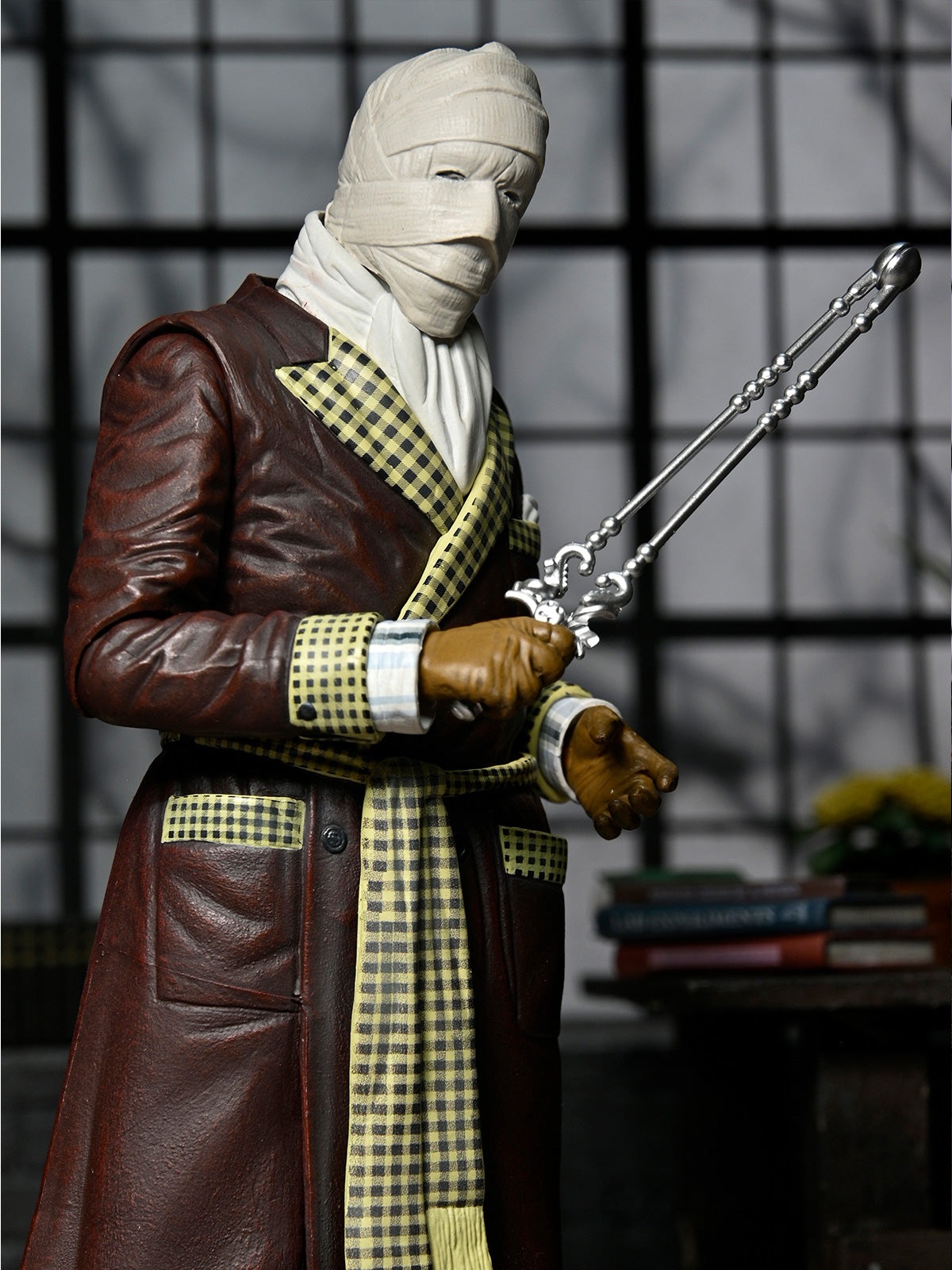 INVISIBLE MAN ULTIMATE UNIVERSAL MONSTERS FIGURE &quot;KEMP HOUSE&quot; (COLOUR) - 7&quot; SCALE ACTION FIGURE