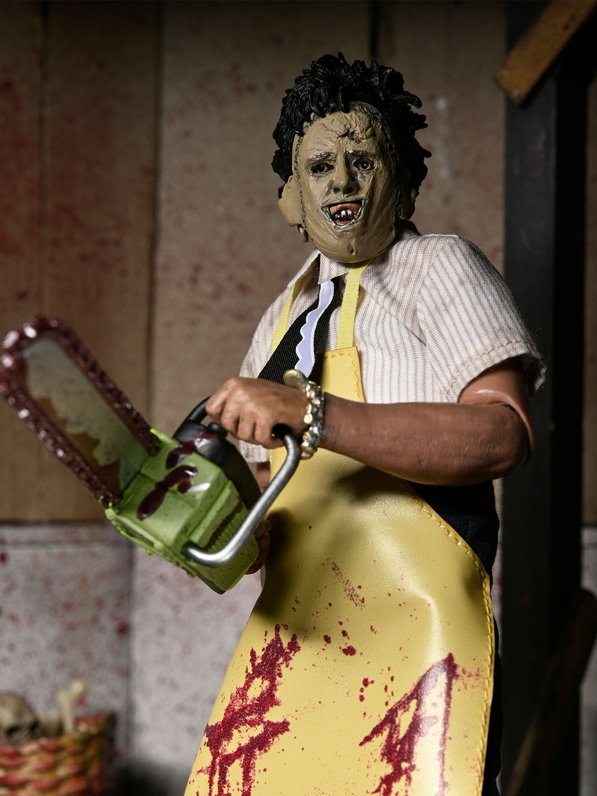 BUY NOW - TEXAS CHAINSAW MASSACRE LEATHERFACE - 8" CLOTHED ACTION FIGURE (WINDOW BOX) | NECAONLINE.COM.AU
