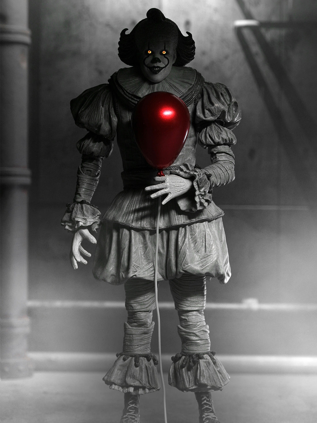 WELCOME TO DERRY ULTIMATE BLACK &amp; WHITE PENNYWISE – 7″ SCALE ACTION FIGURE